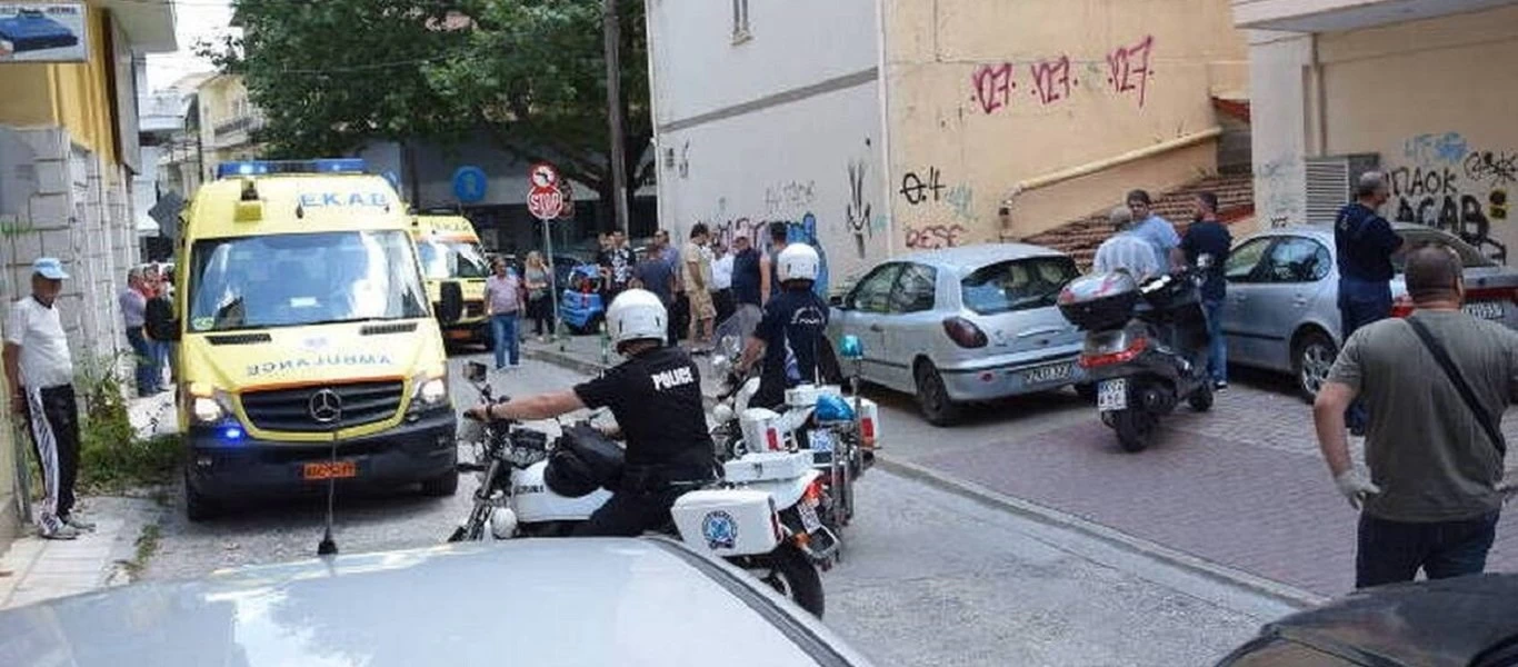Κοζάνη: Γνώριμος των αρχών ο 45χρονος που εισέβαλε με τσεκούρι στην εφορία (βίντεο)